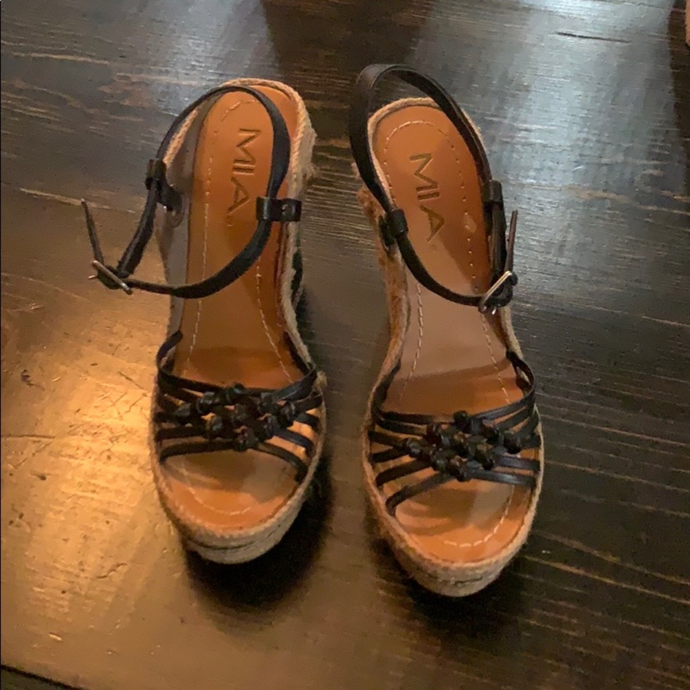 MIA black wedges